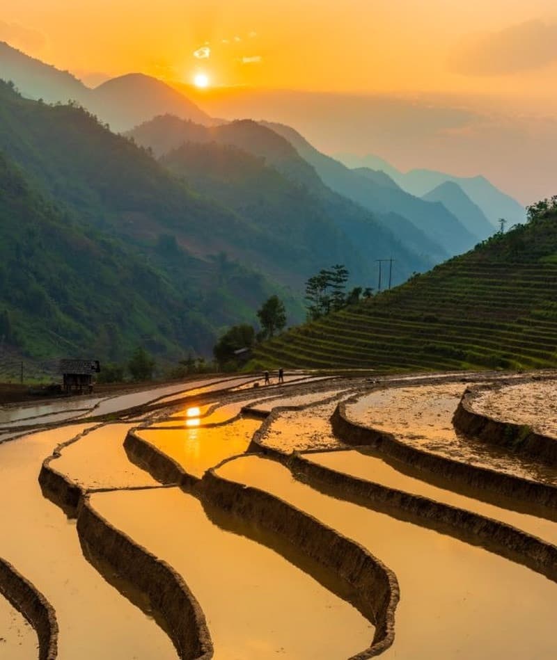 check-in y tý mùa nước đổ