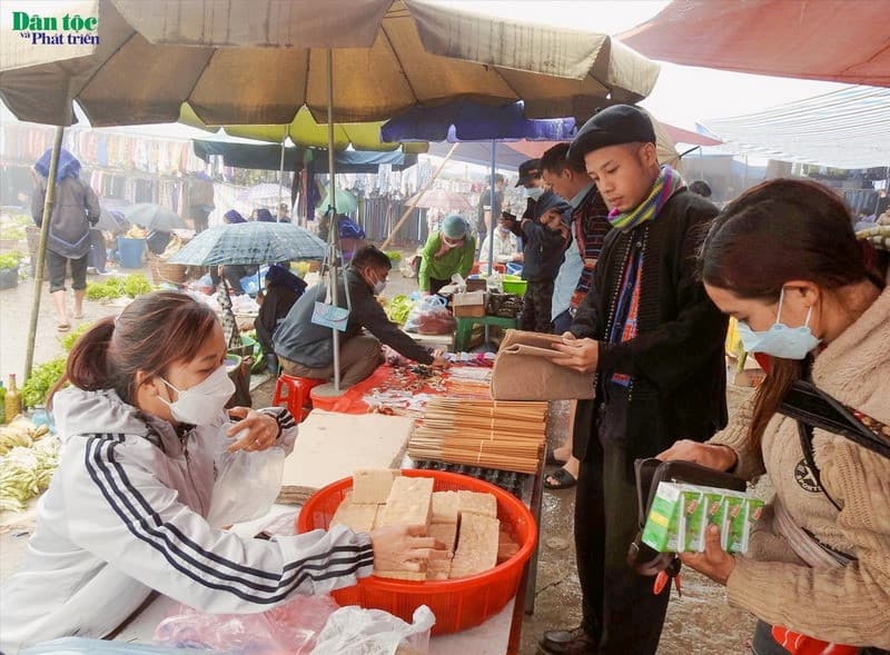Chợ phiên Y Tý Lào Cai