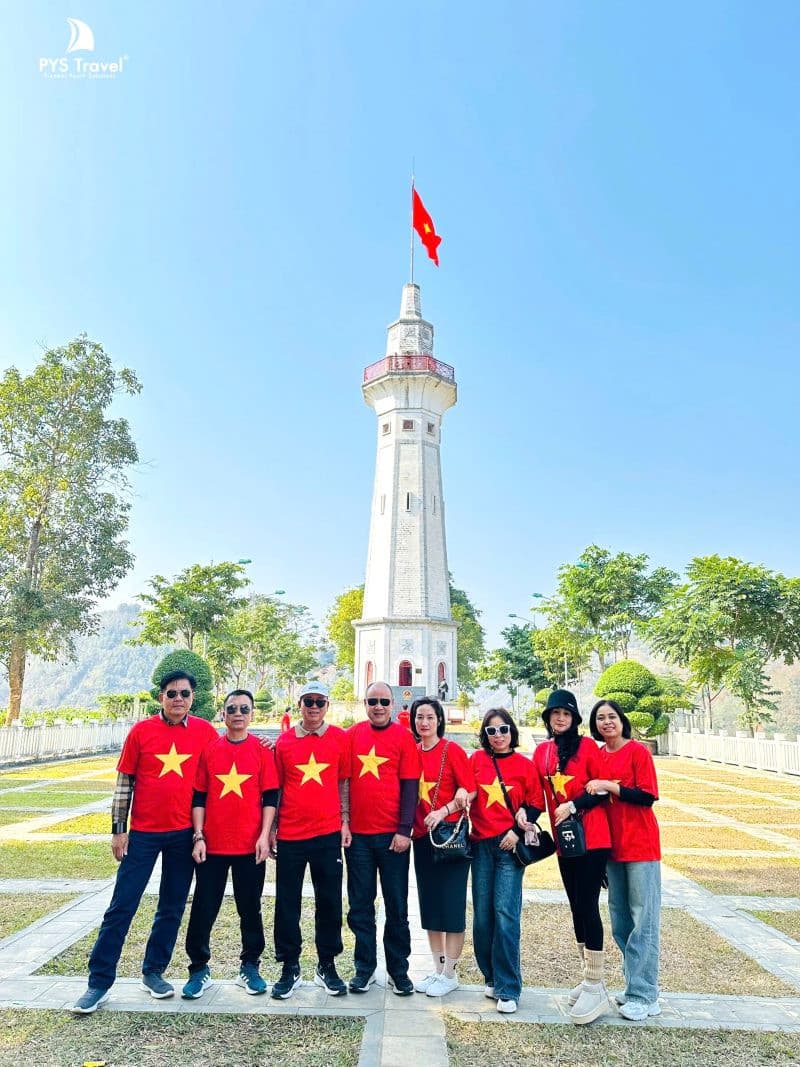 Cột cờ Lũng Pô