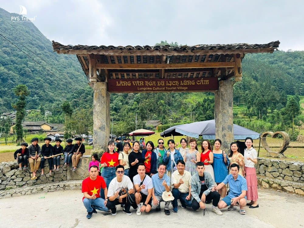 Làng Văn hóa Lũng Cẩm