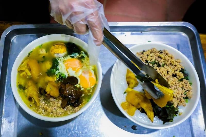Cháo ẩu tẩu cùng nhiều topping