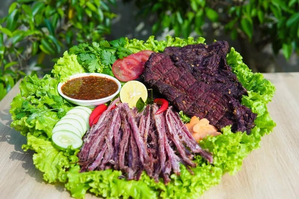 Mê mẩn thịt trâu gác bếp Hà Giang: Ăn một lần nhớ mãi