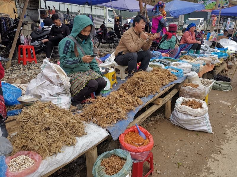 chợ cán cân gần chợ bắc hà