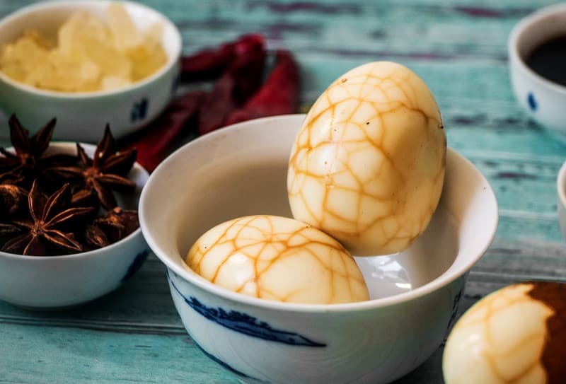 Trứng ngâm trà truyền thống