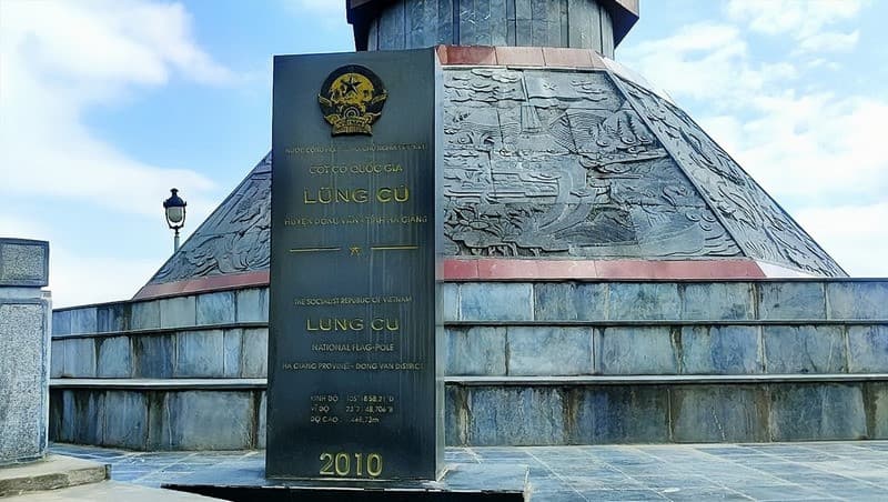 Cột cờ lũng cú