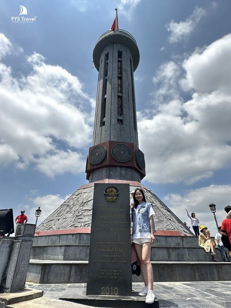 Tham quan cột cờ lũng cú