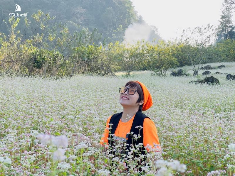 săn hoa tại cột cờ lũng cú