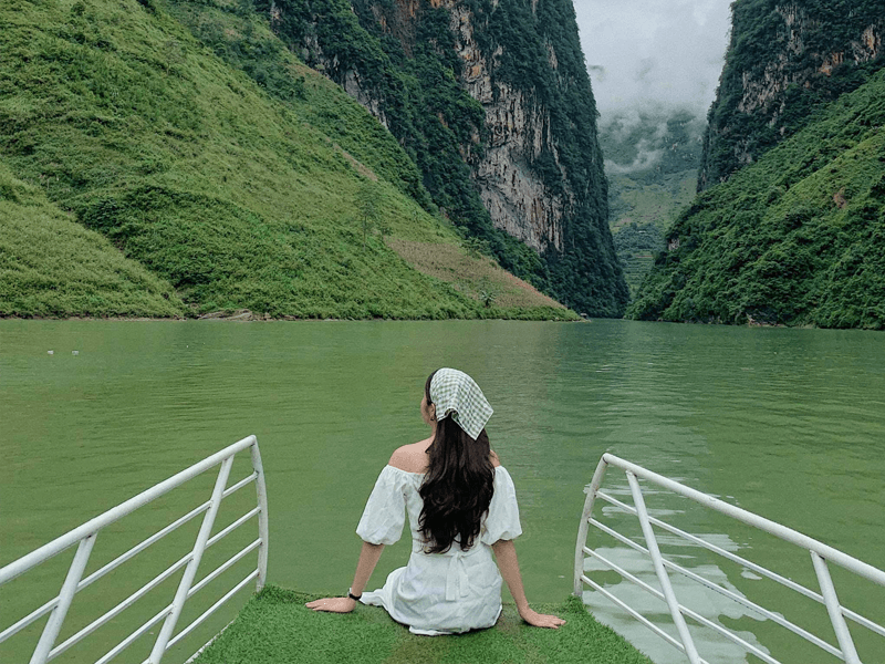 Du thuyền sông nho quế hà giang