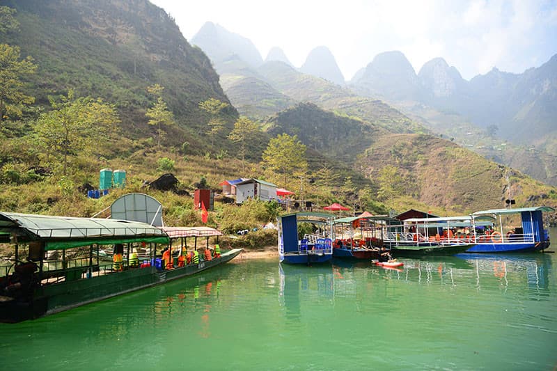 di chuyển đến bến tàu