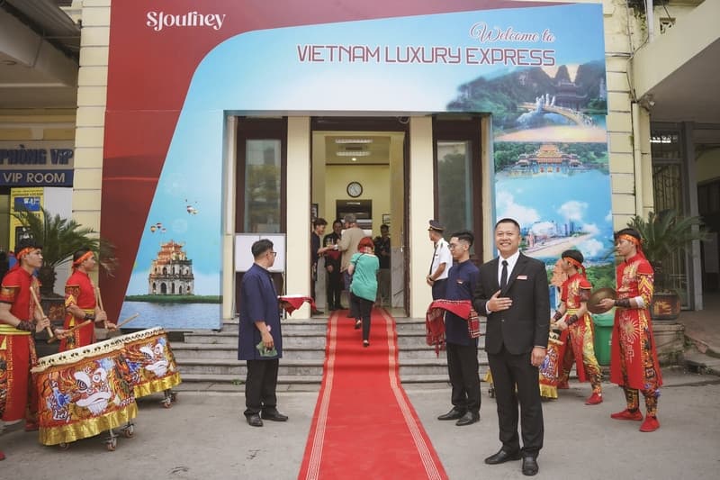 Tàu hoả 5 sao SJourney