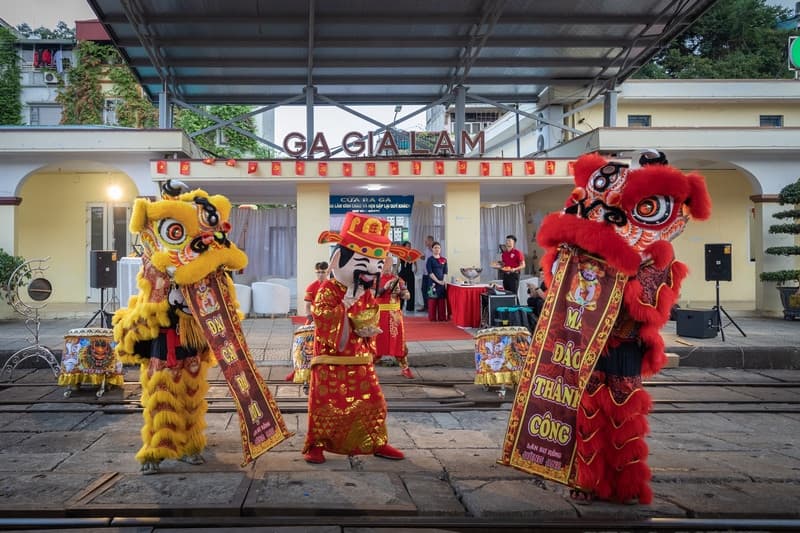 Tàu hoả 5 sao SJourney