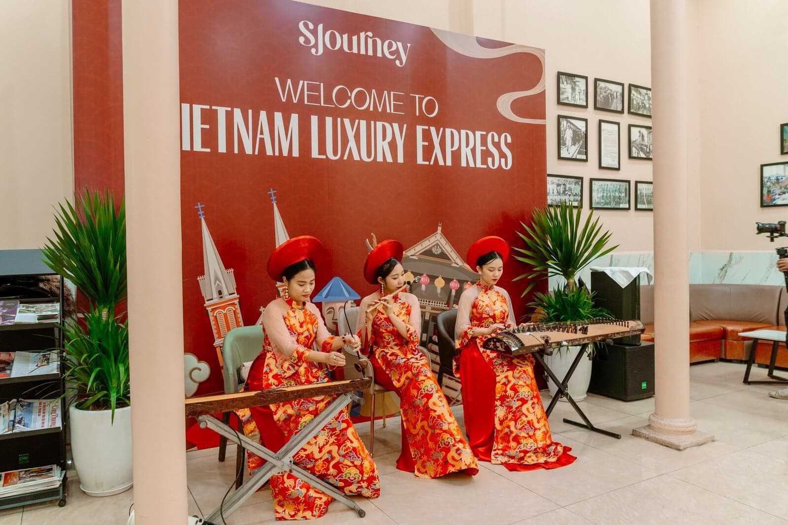 giá tour tàu hoả 5 sao sjourney