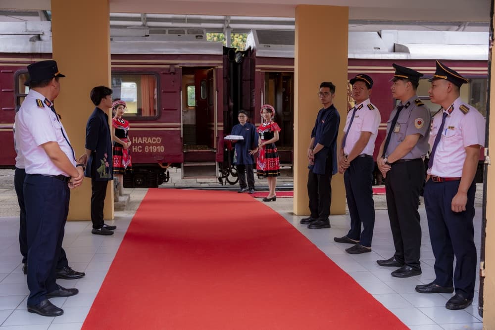 Tour tàu hỏa 5 sao bắt đầu hành trình khám phá sapa