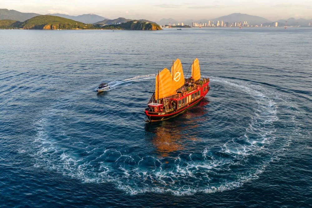 du thuyền Emperor Cruise