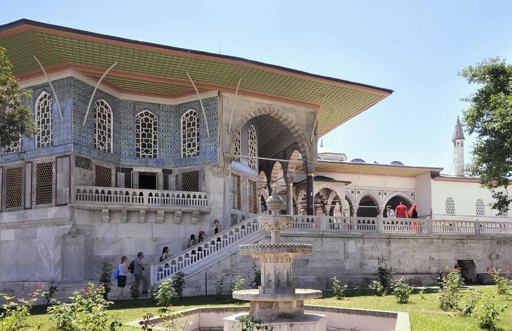 Tham quan khu vườn trong cung điện Topkapi