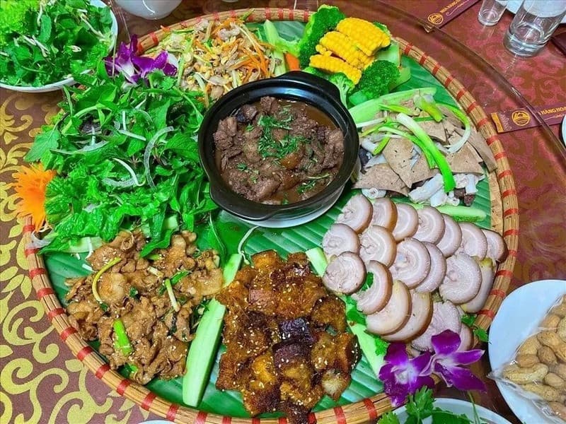 ẩm thực lợn cắp nách sa pa tháng 11