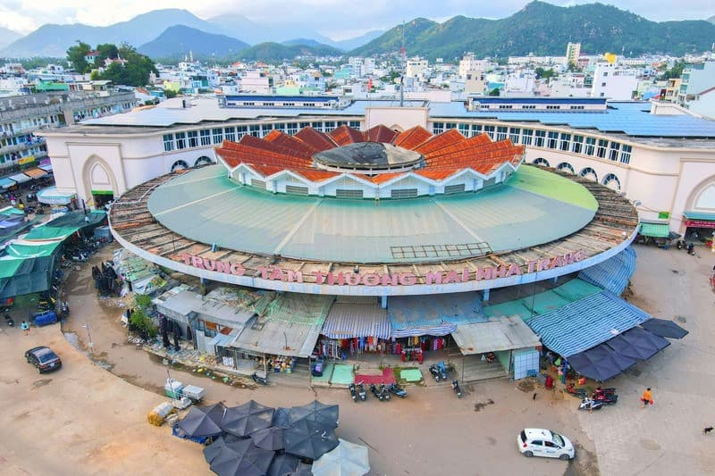 đi nha trang tháng 10 tham quan chợ đầm