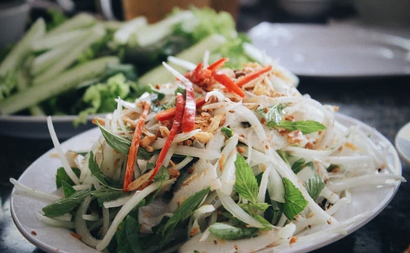 đi nha trang tháng 10 ăn gỏi cá mai