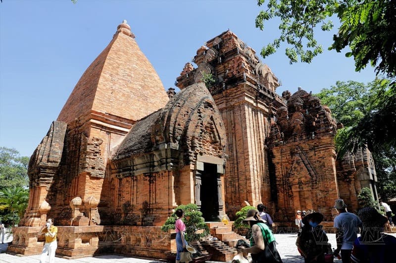đi nha trang tháng 1 tham quan tháp bà ponagar