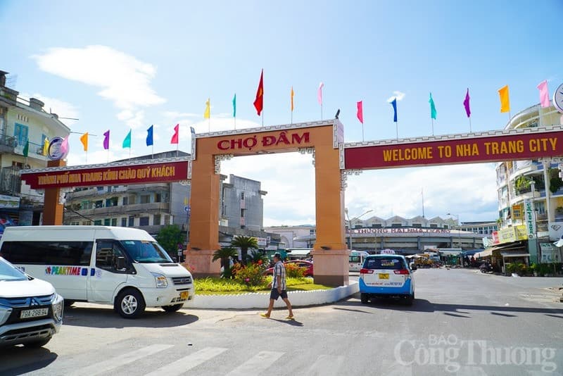 đi nha trang tháng 10 khám phá chợ đầm