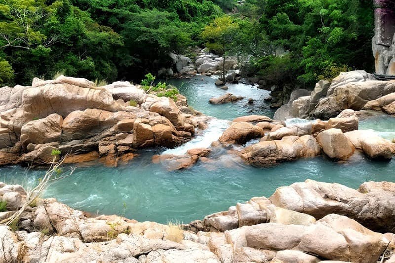 Rời thành phố đi chill tại suối Lồ Ô