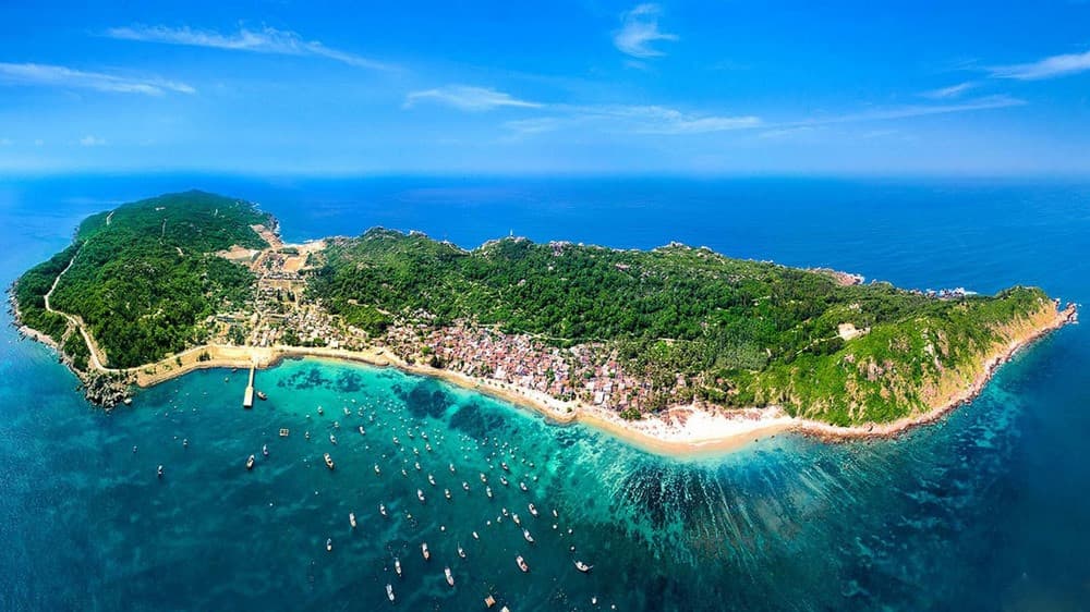 Biển Quy Nhơn tháng 10