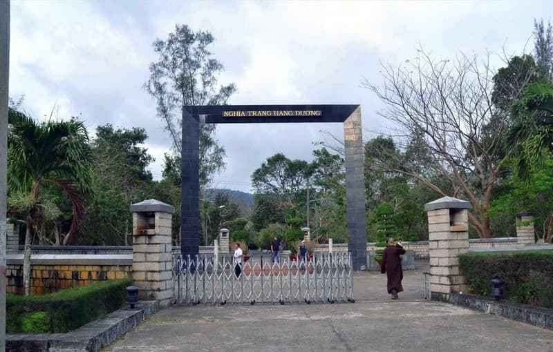 du lịch côn đảo tháng 10 ghé nghĩa trang hàng dương