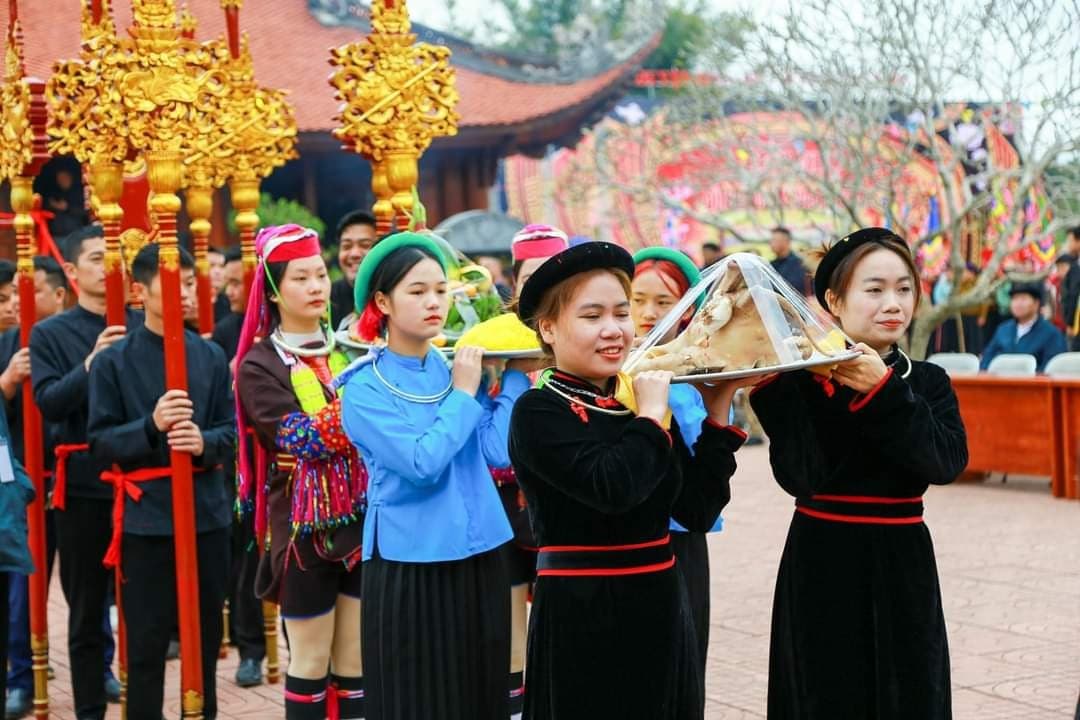 Lễ hội Đình Lục Nà
