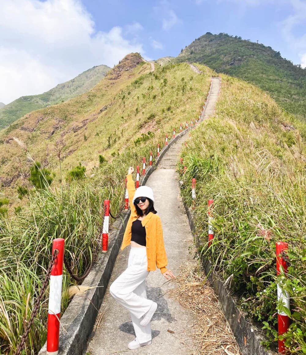 Chinh phục sống lưng khủng long Bình Liêu