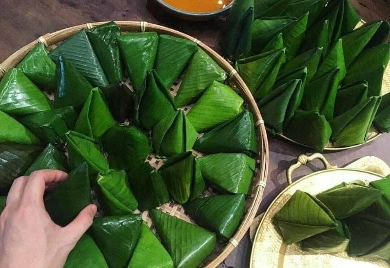 Thưởng thức bánh ít lá gai Bình Định