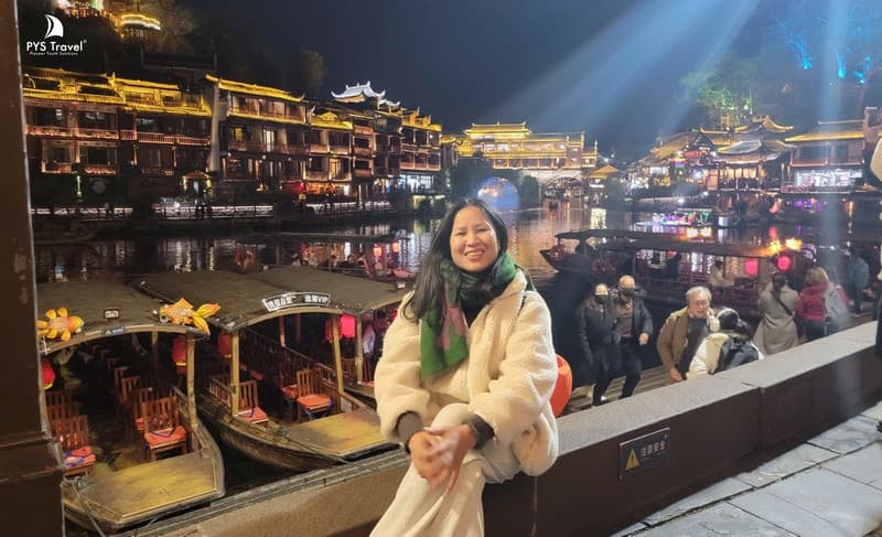 phố cổ ban đêm