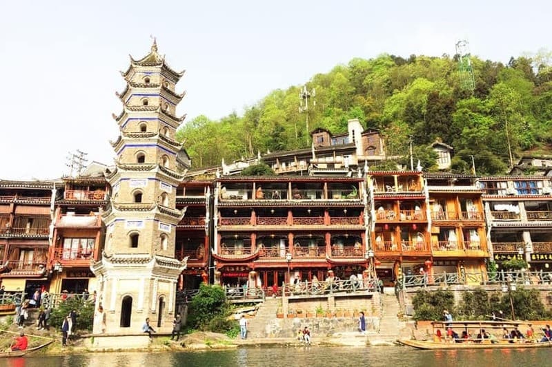 Ghé thăm chùa Vạn Minh linh thiêng