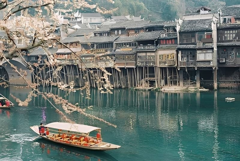 Thả hồn trên dòng Đà Giang soi bóng cổ thi