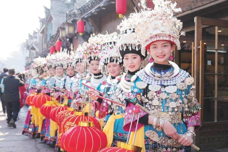Không khí lễ hội đầu năm Phượng Hoàng Cổ Trấn
