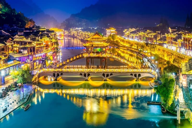 Phượng Hoàng Cổ Trấn về đêm - Nếu không đến sẽ chẳng nghĩ nơi đây có thể đẹp đến vậy