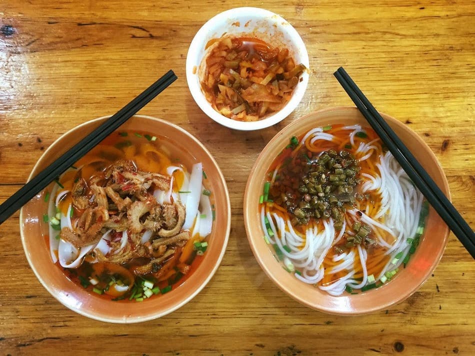 Mì gạo nóng hổi