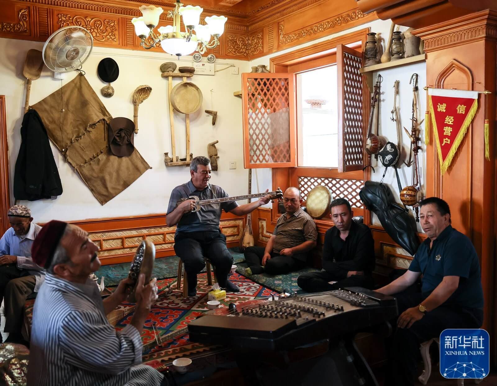 Quán trà trăm tuổi Kashgar