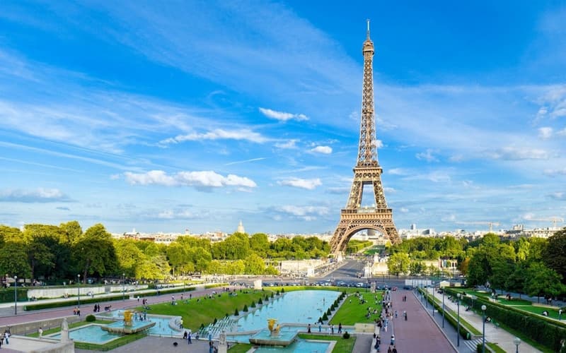 tháp eiffel