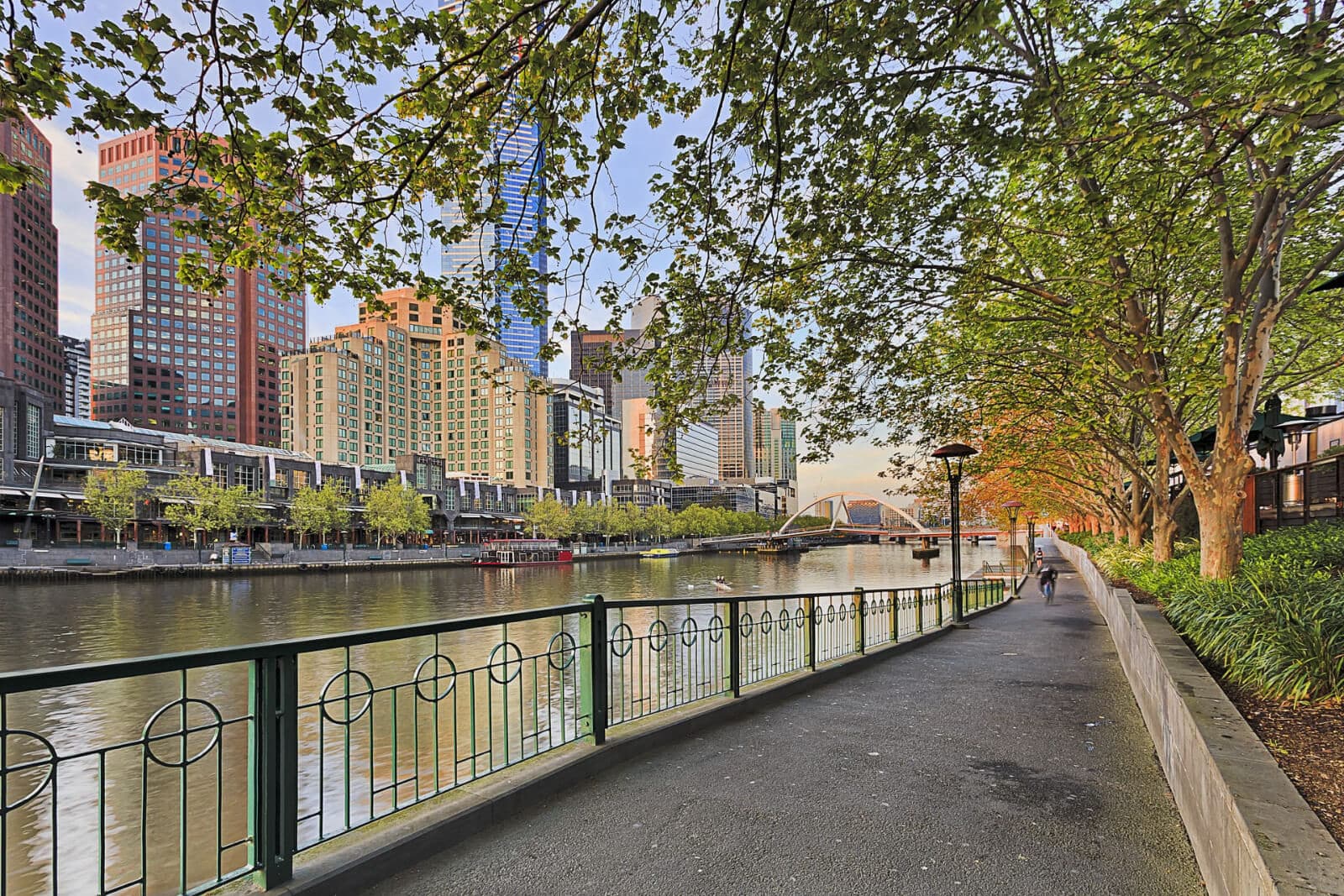 Đi bộ dọc sông Yarra