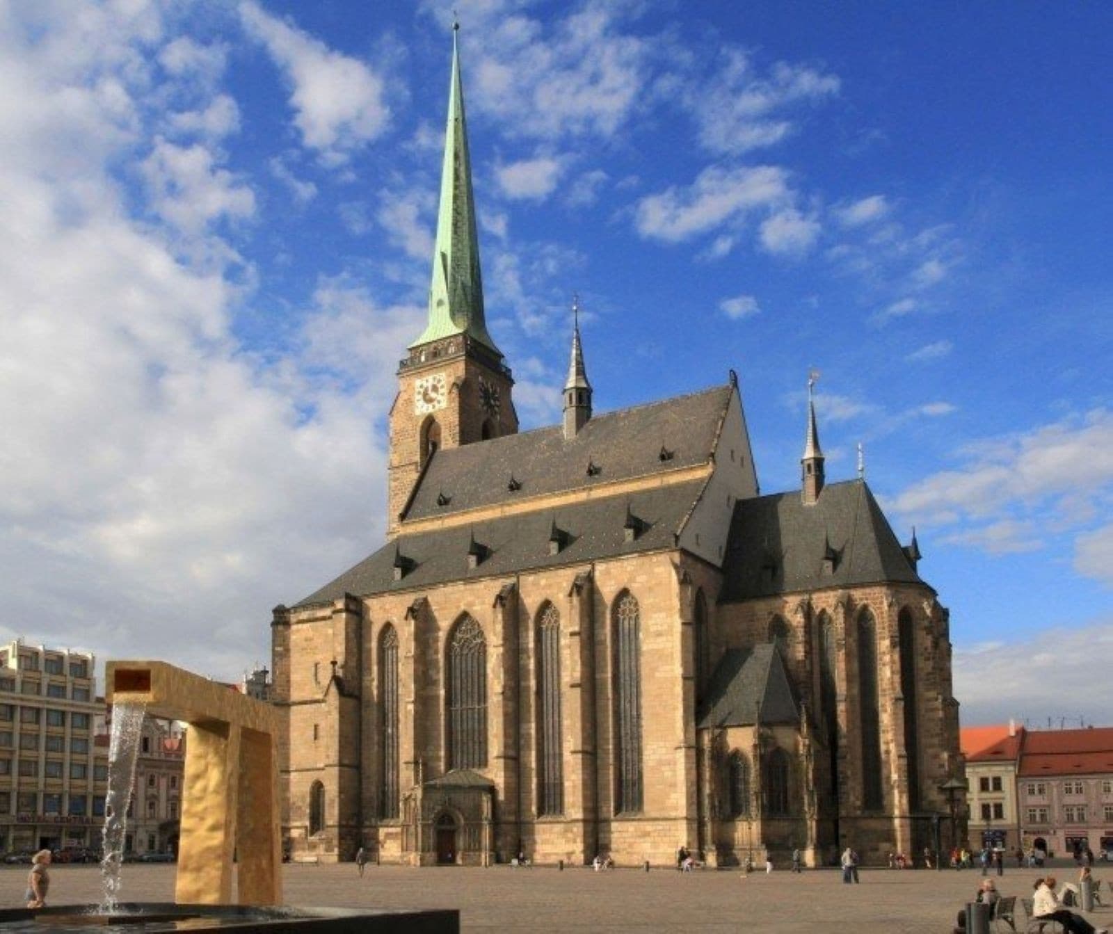 nhà thờ dom