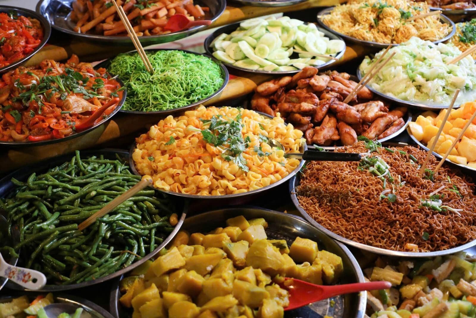 ghé chợ Sáng Phousi