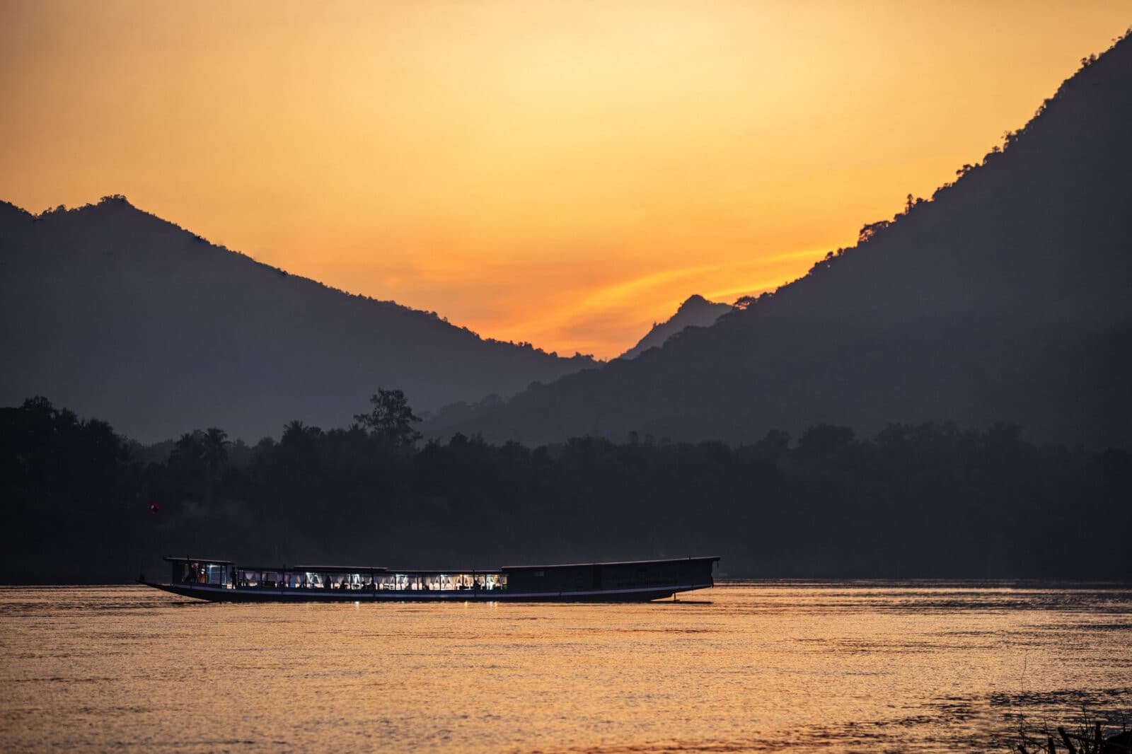 trải nghiệm đi du thuyền trên sông Mekong