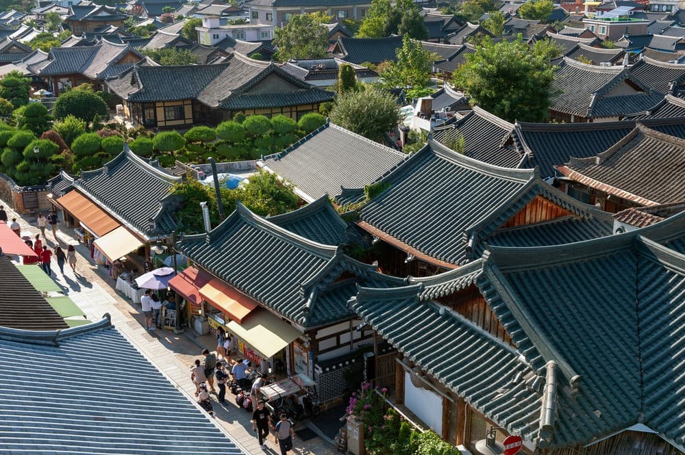 Những ngôi nhà mái cong là điểm nổi bật của Jeonju
