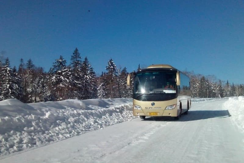 Đi oto là một cách hợp lý để đến khu trượt tuyết Yabuli