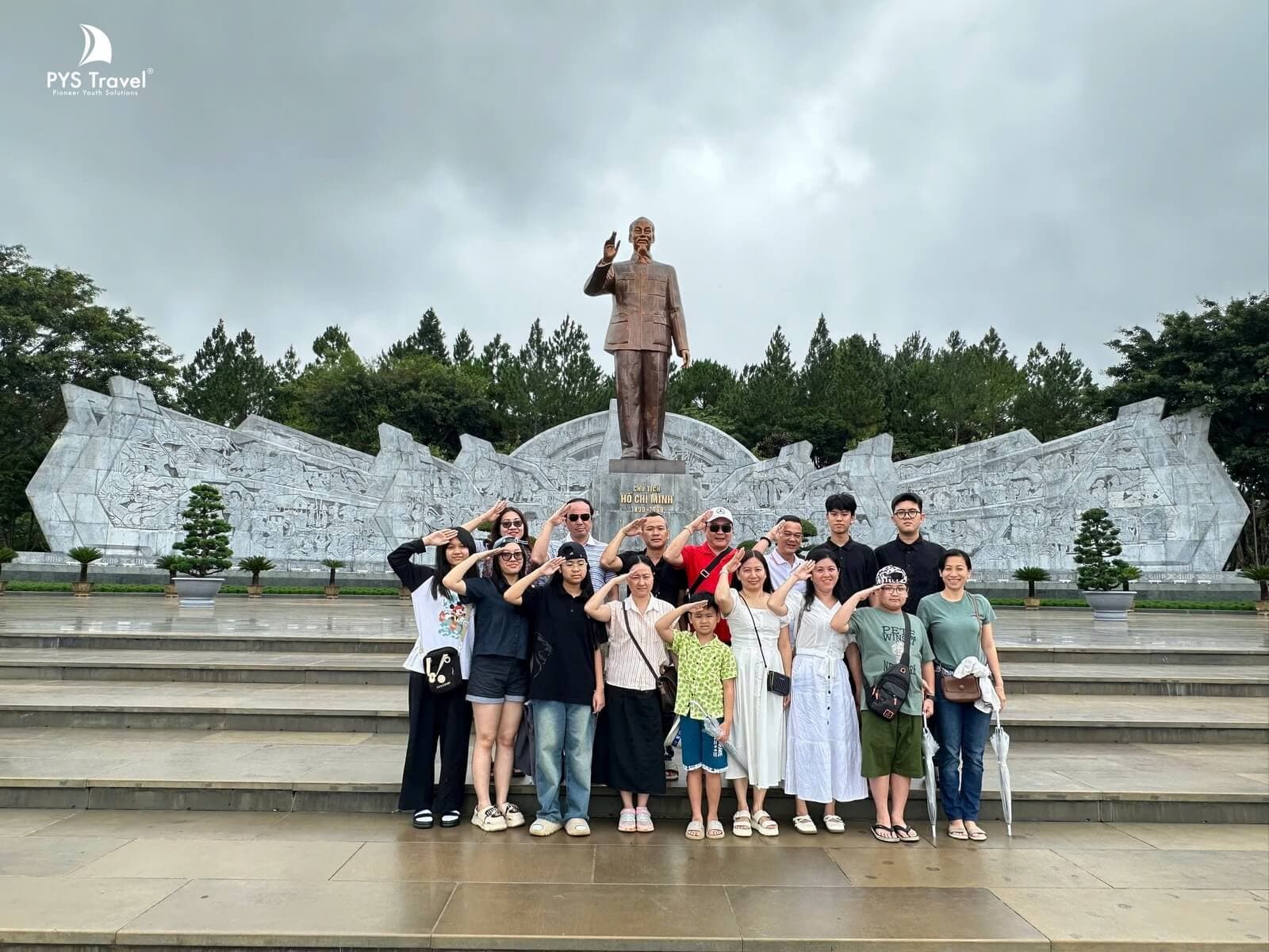 quảng trường đoàn kết, tour Tây Nguyên Tết âm lịch