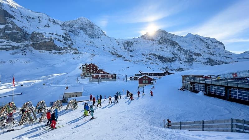 Mùa đông Thụy Sĩ trượt tuyết