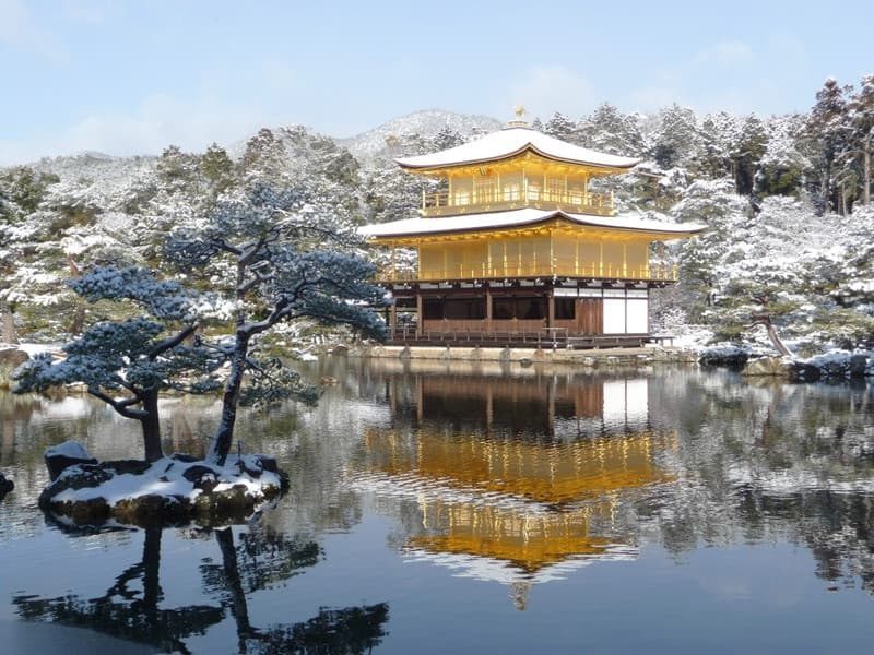 Chùa Kinkakuji khi có tuyết