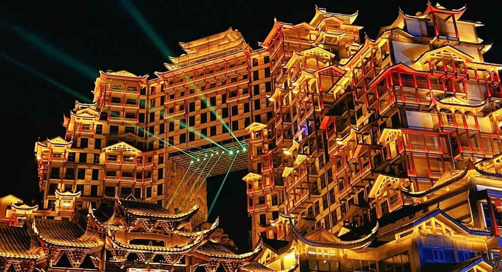 72 Kỳ Lầu, Tour Trường Sa - Phượng Hoàng Cổ Trấn - Miêu Trại Mặc Nhung - Trương Gia Giới - Thất Tinh Sơn