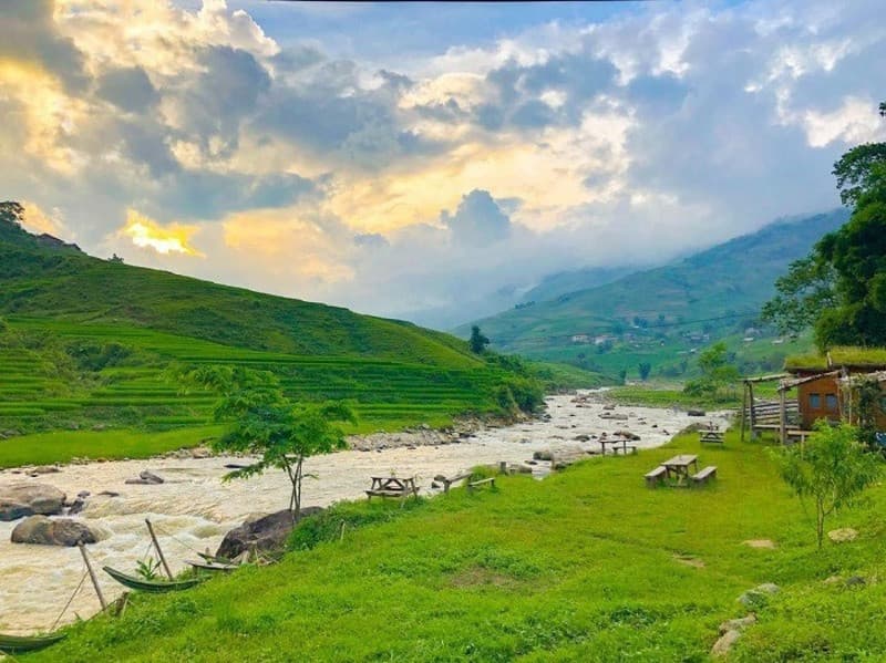 Cảnh sắc thơ mộng của suối Mường Hoa