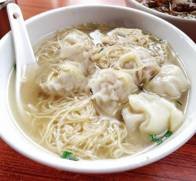 Món ăn nổi tiếng của người Trung Quốc là mì hoành thánh